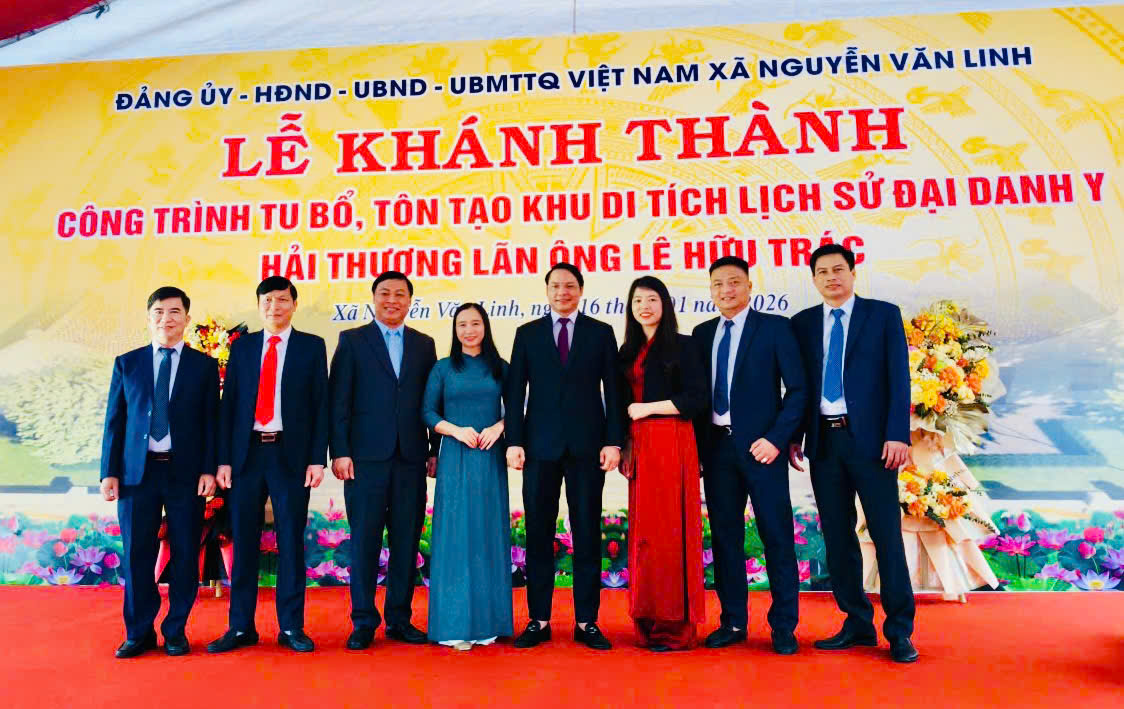 ĐOÀN CÔNG TÁC XÃ HƯƠNG SƠN DỰ LỄ KHÁNH THÀNH DỰ ÁN TU BỔ, TÔN TẠO KHU DI TÍCH ĐẠI DANH Y HẢI THƯỢNG LÃN ÔNG LÊ HỮU TRÁC TẠI TỈNH HƯNG YÊN