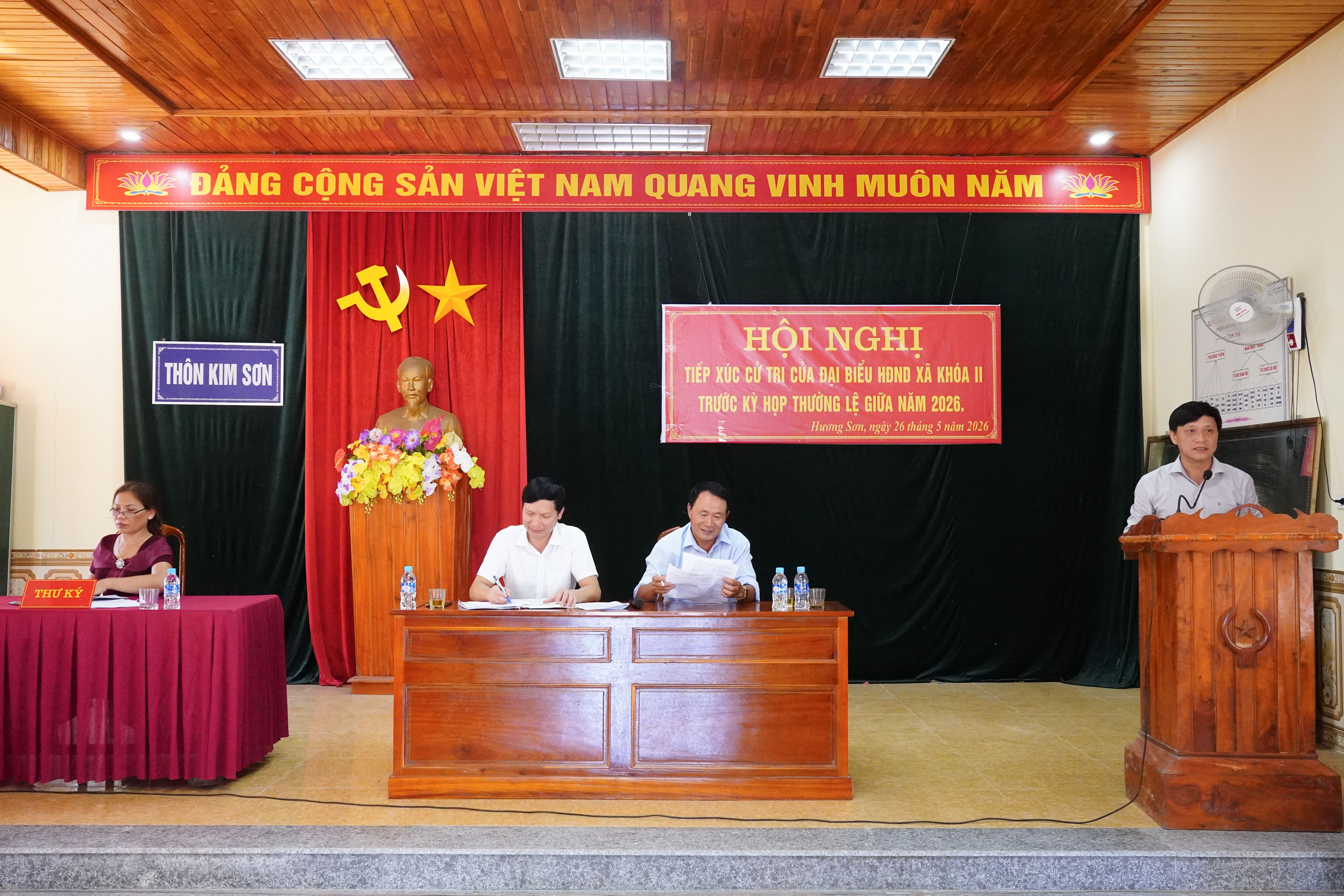 Chủ tịch UBND xã Hồ Thái Sơn tiếp xúc cử tri thường lệ giữa năm 2026
