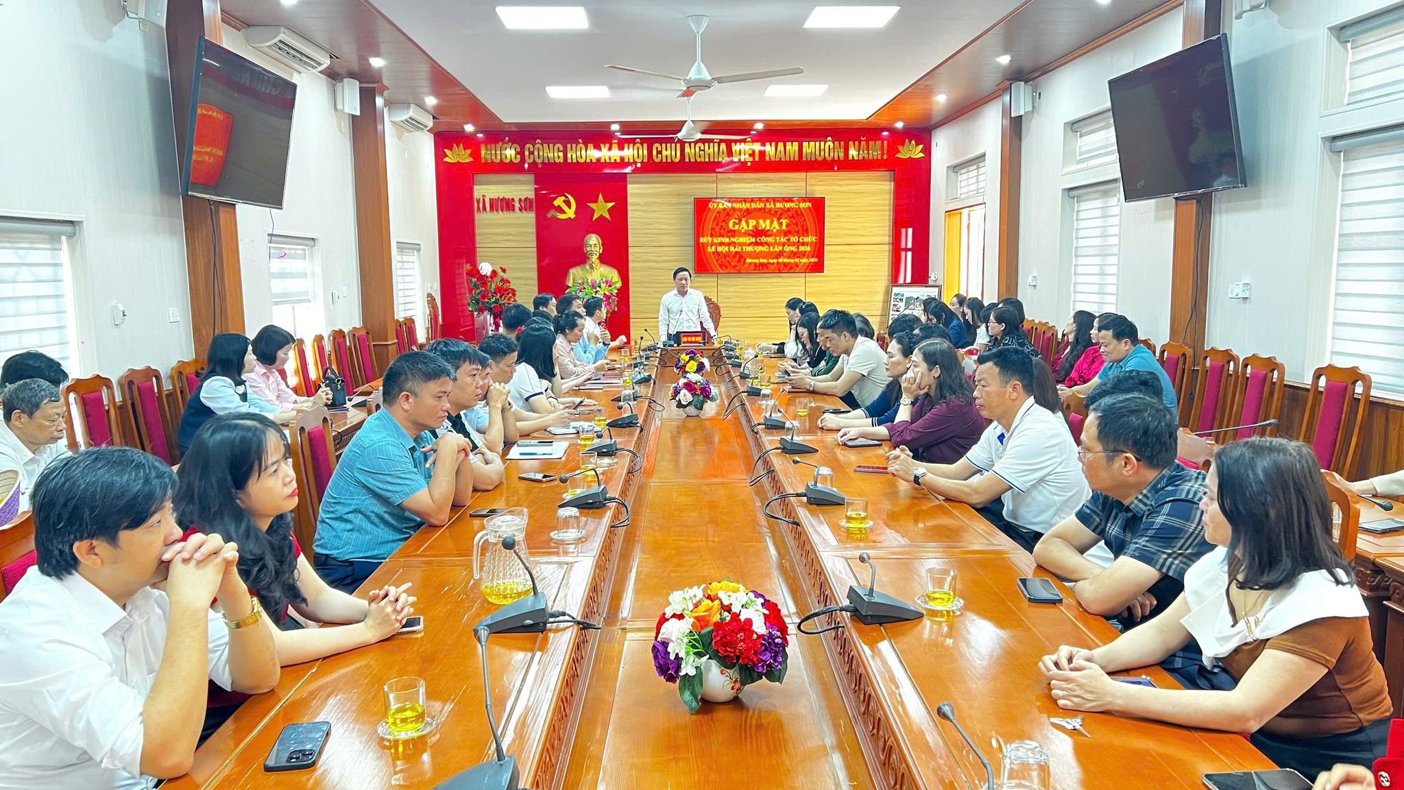 UBND xã Hương Sơn: Gặp mặt, rút kinh nghiệm công tác tổ chức các hoạt động Lễ hội Hải Thượng Lãn Ông năm 2026