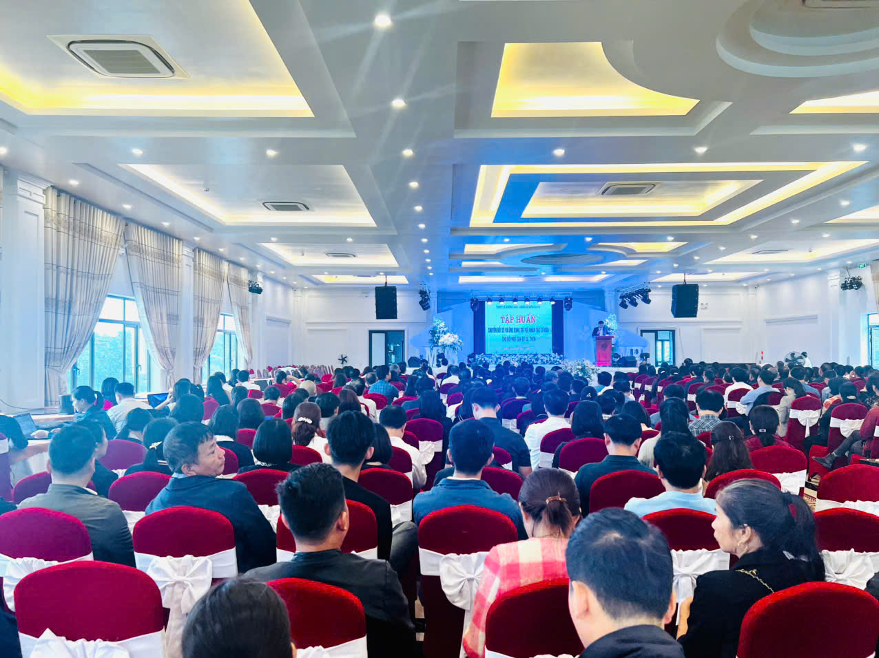 Tập huấn Chuyển đổi số và Ứng dụng Trí tuệ nhân tạo (AI) tại xã Hương Sơn