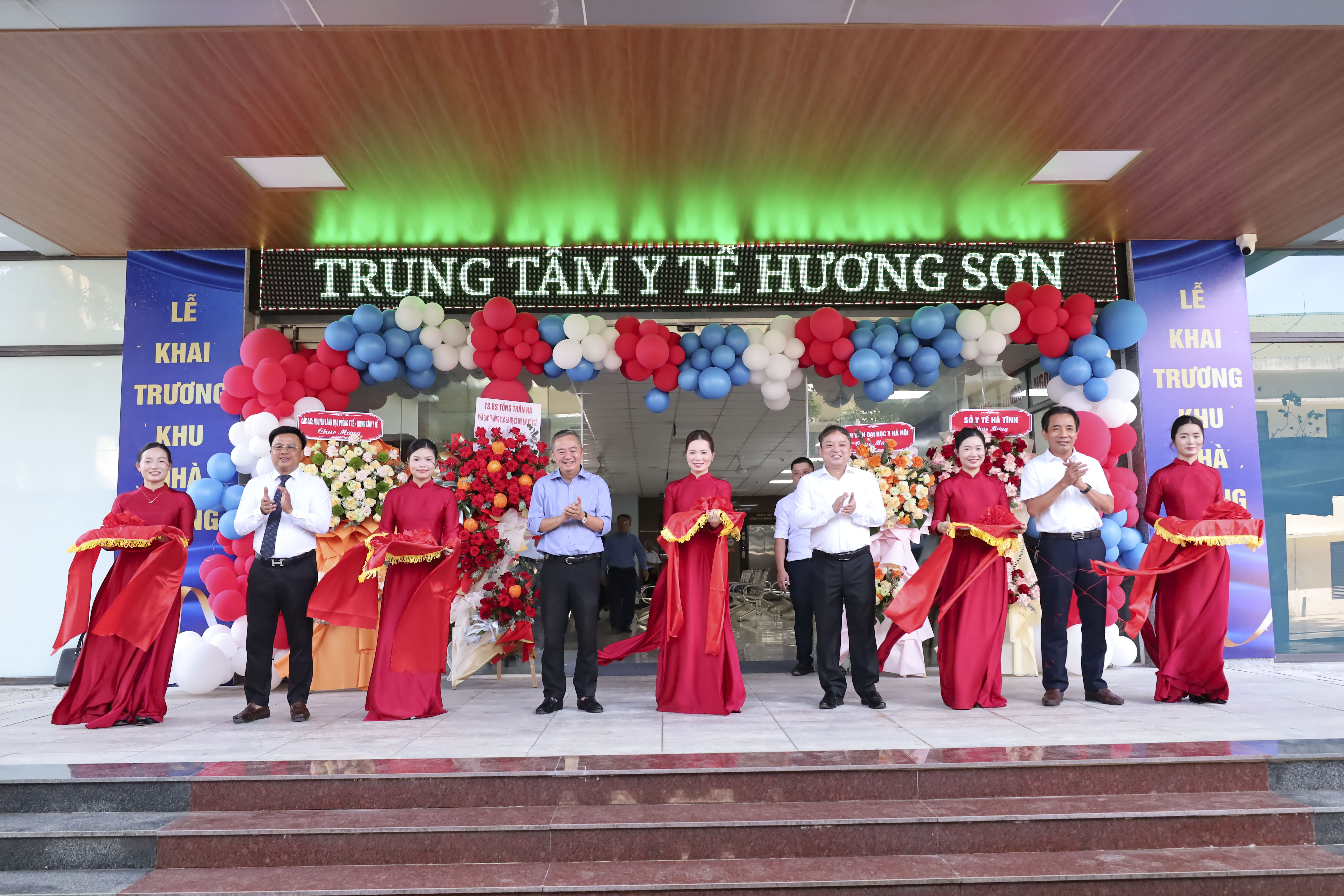Trung tâm Y tế Hương Sơn khai trương khu nhà khám bệnh - kỹ thuật - hành chính 5 tầng