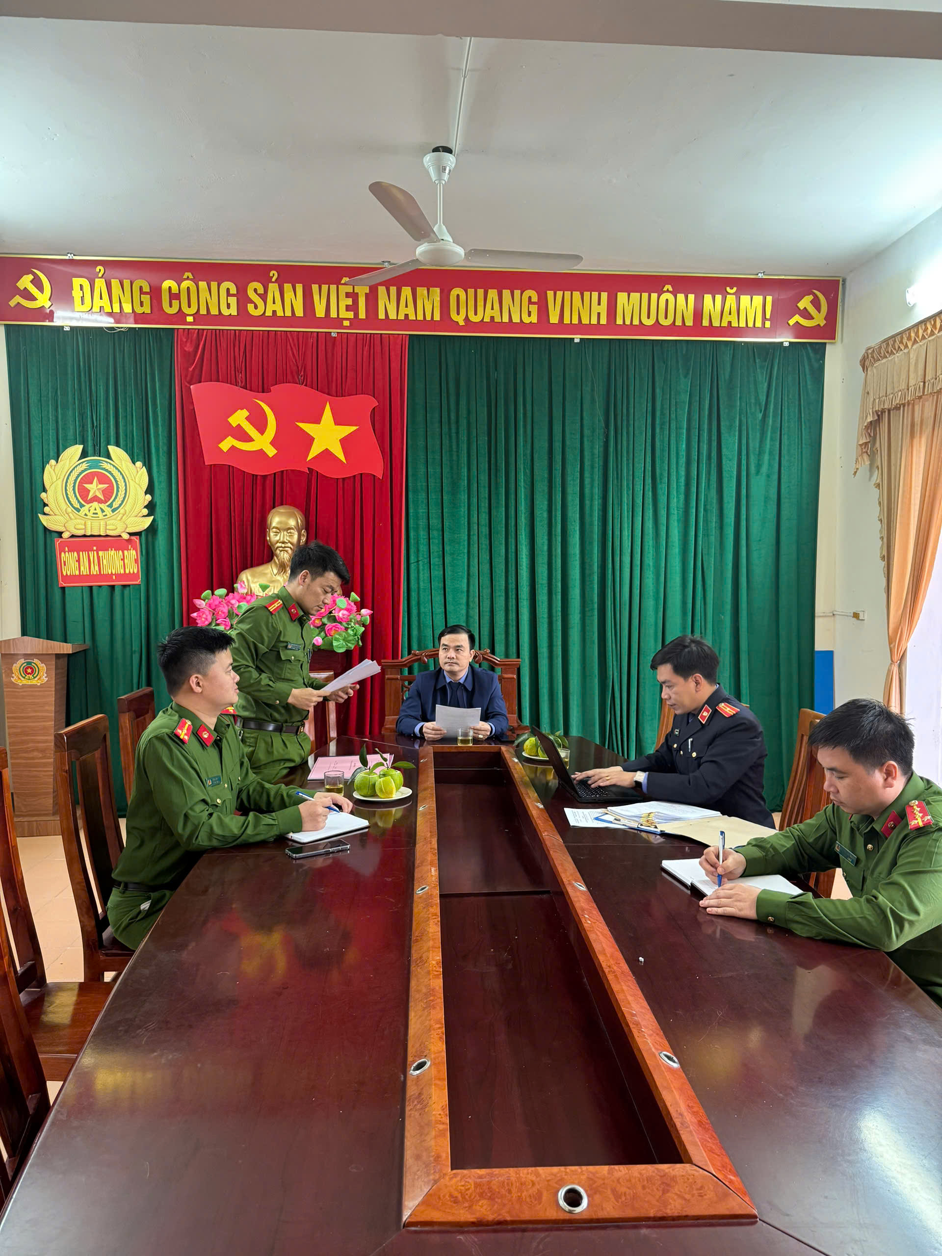 Viện KSND khu vực 5, tỉnh Hà Tĩnh - Văn phòng Cơ quan CSĐT Công an tỉnh Hà Tĩnh (PC01) kiểm tra việc tiếp nhận, phân loại, giải quyết nguồn tin về tội phạm tại Công an xã Thượng Đức, tỉnh Hà Tĩnh