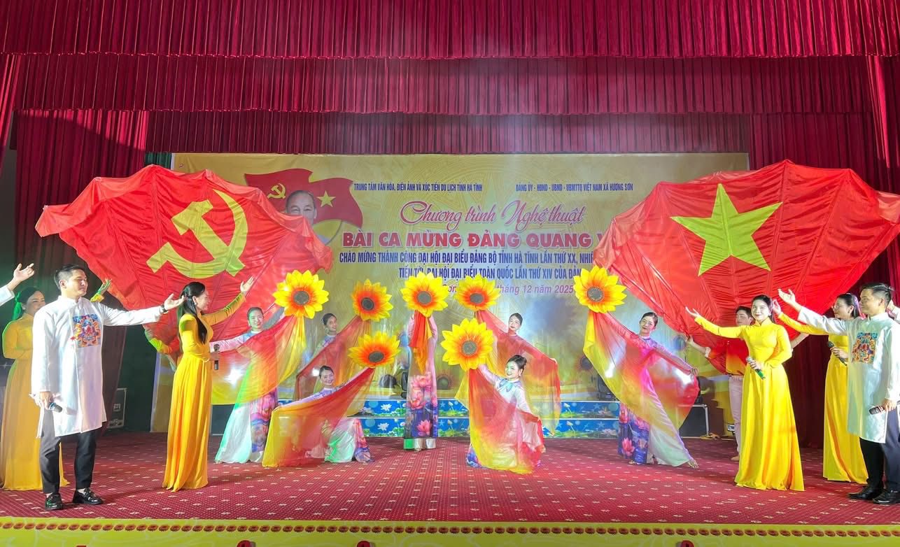 Xã Hương Sơn phối hợp tổ chức Chương trình nghệ thuật "Bài ca mừng Đảng Quang vinh"