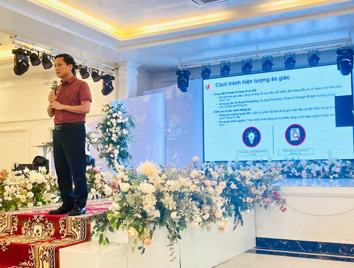 XÃ HƯƠNG SƠN TỔ CHỨC TẬP HUẤN ỨNG DỤNG TRÍ TUỆ NHÂN TẠO (AI) CHO CB XÃ, THÔN