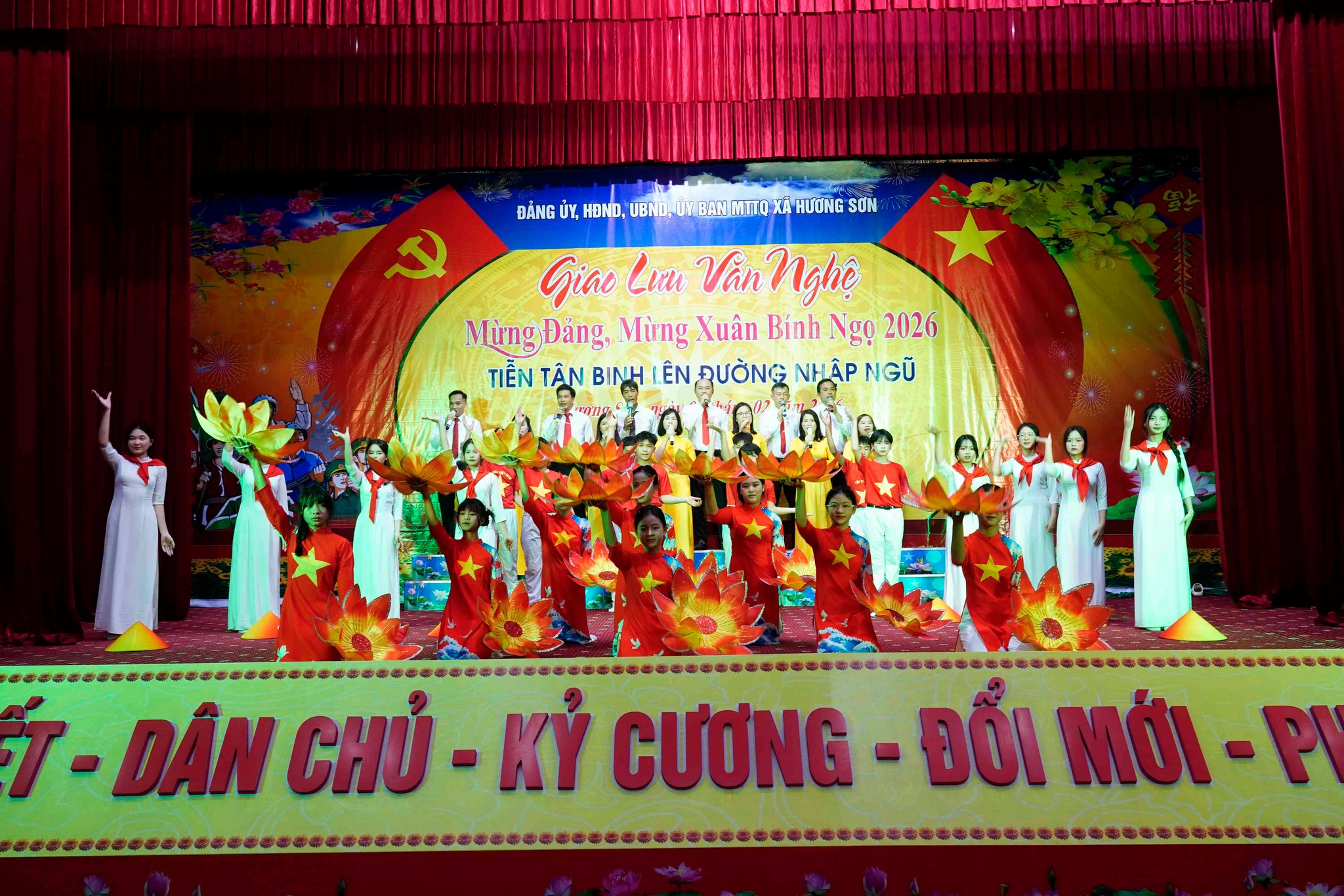 Giao lưu văn nghệ mừng Đảng, mừng Xuân, tiễn tân binh lên đường nhập ngũ