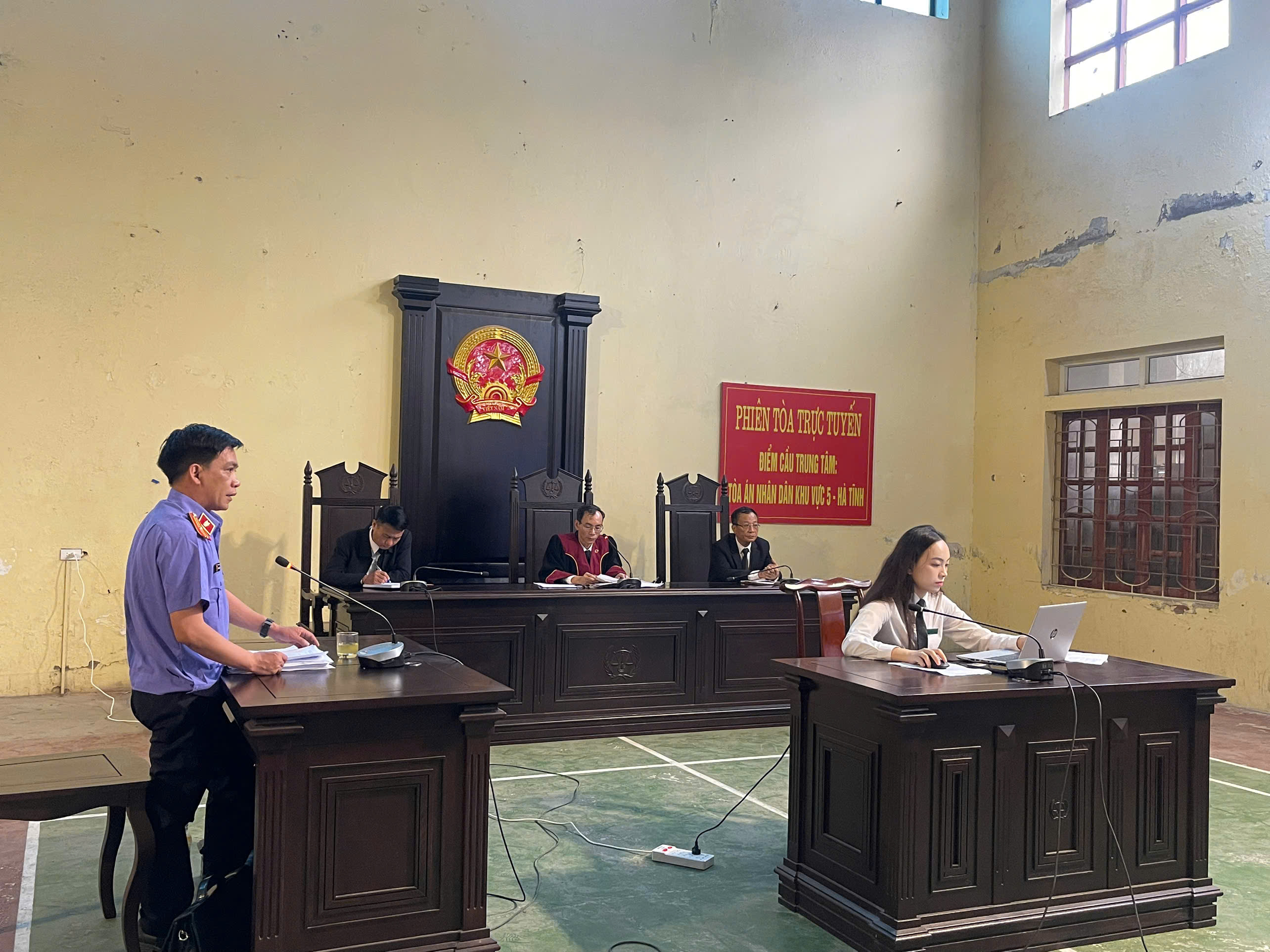 Xét xử trực tuyến liên tỉnh bị cáo từng bị nhiều lần kết án