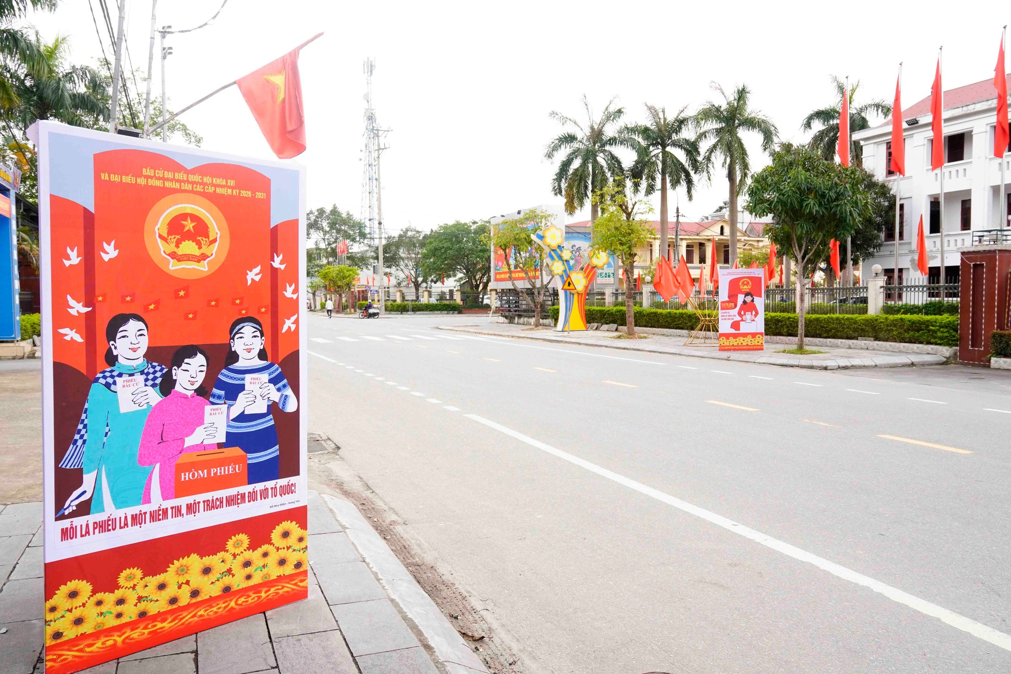 MỖI LÁ PHIẾU – MỘT NIỀM KỲ VỌNG CHO QUÊ HƯƠNG HƯƠNG SƠN ĐỔI MỚI