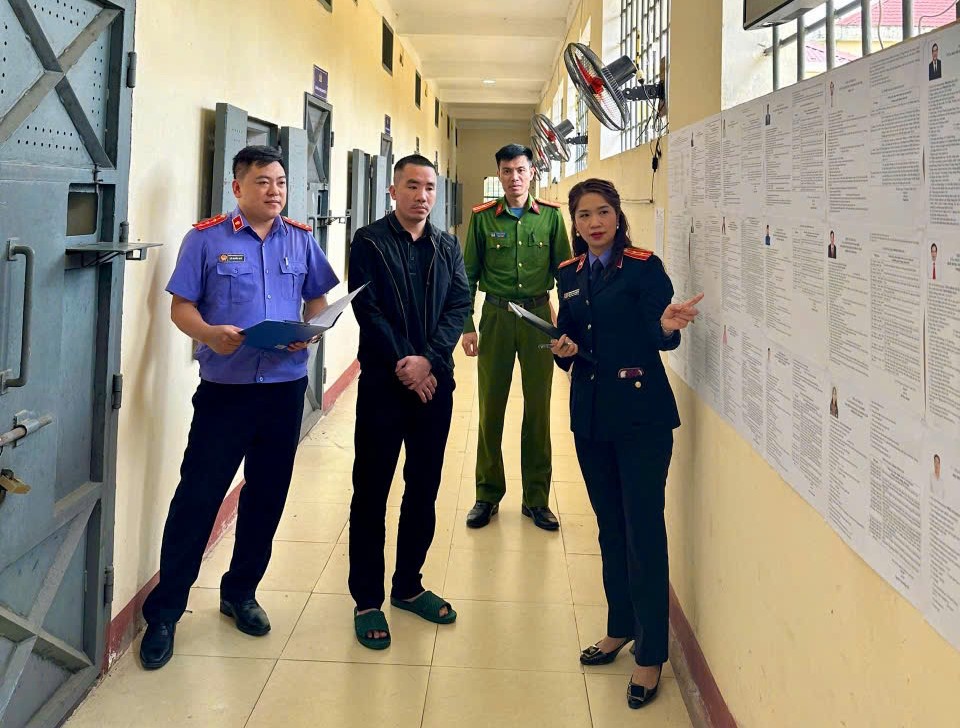 VKSND khu vực 5 kiểm sát việc bảo đảm quyền bầu cử của người bị tạm giữ, tạm giam tại Phân trại tạm giam Hương Sơn