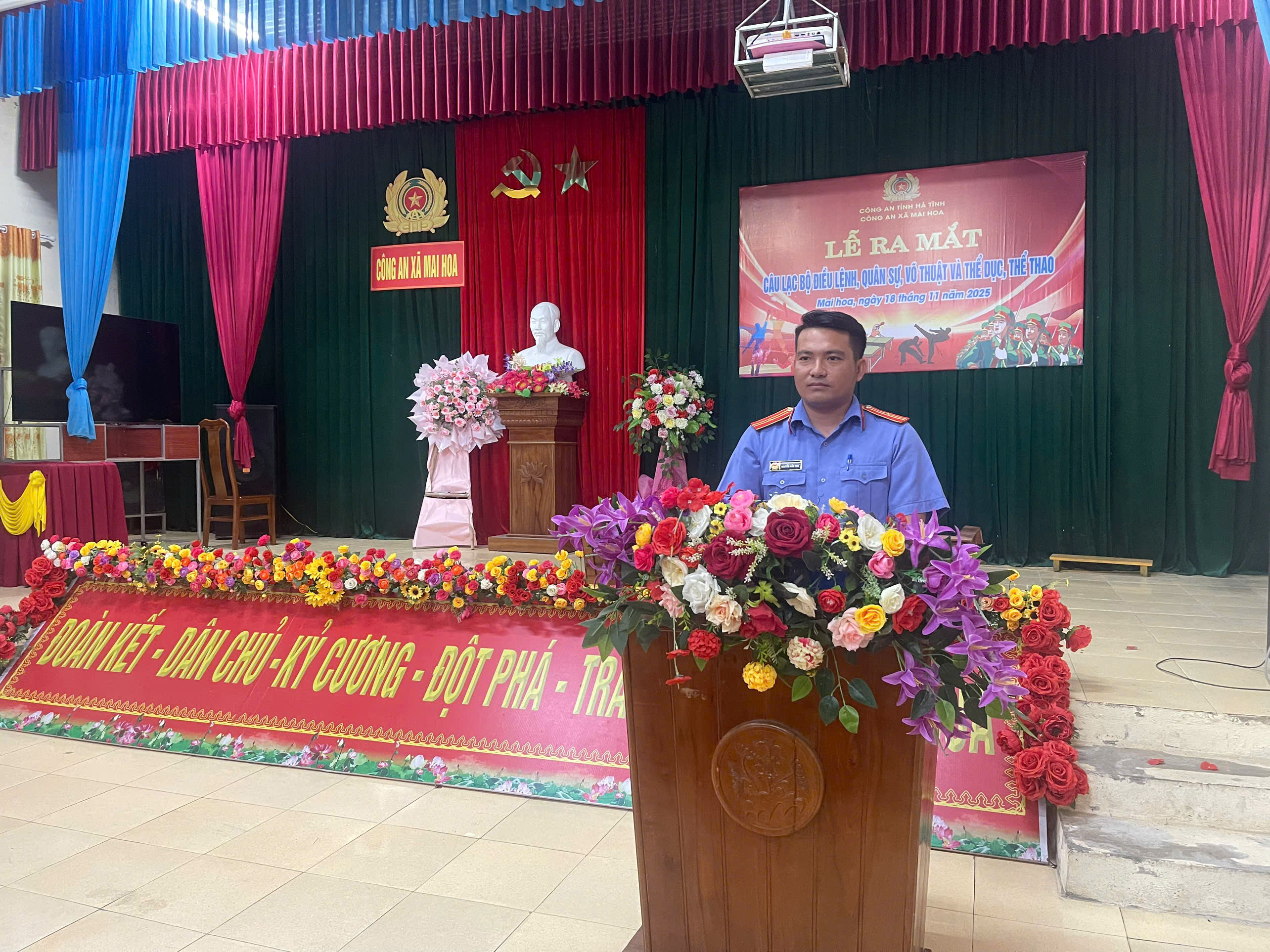 Tổ đoàn VKSND khu vực 5, tỉnh Hà Tĩnh phối hợp tuyên truyền, phổ biến pháp luật tại Trụ sở Công an xã Mai Hoa