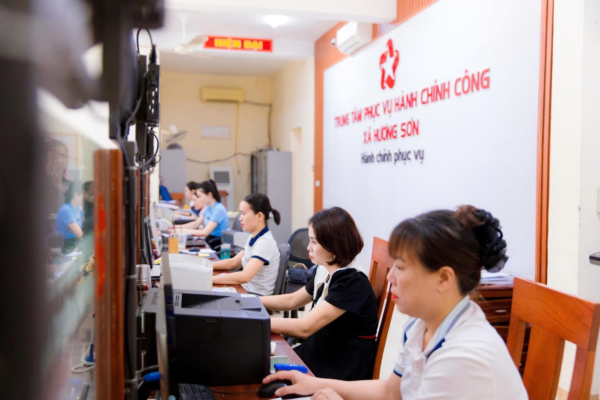 CÁN BỘ, ĐẢNG VIÊN THÍCH NGHI HIỆU QUẢ VỚI MÔ HÌNH CHÍNH QUYỀN ĐỊA PHƯƠNG 2 CẤP