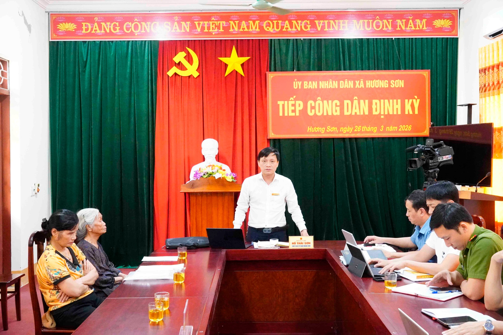 Chủ tịch UBND xã Hương Sơn tiếp công dân định kỳ tháng 3/2026