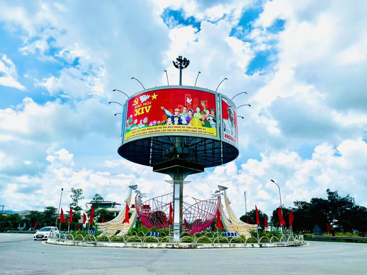 XÃ HƯƠNG SƠN TẬP TRUNG CÔNG TÁC TUYÊN TRUYỀN CHÀO MỪNG ĐẠI HỘI ĐẢNG BỘ TỈNH HÀ TĨNH LẦN THỨ XX