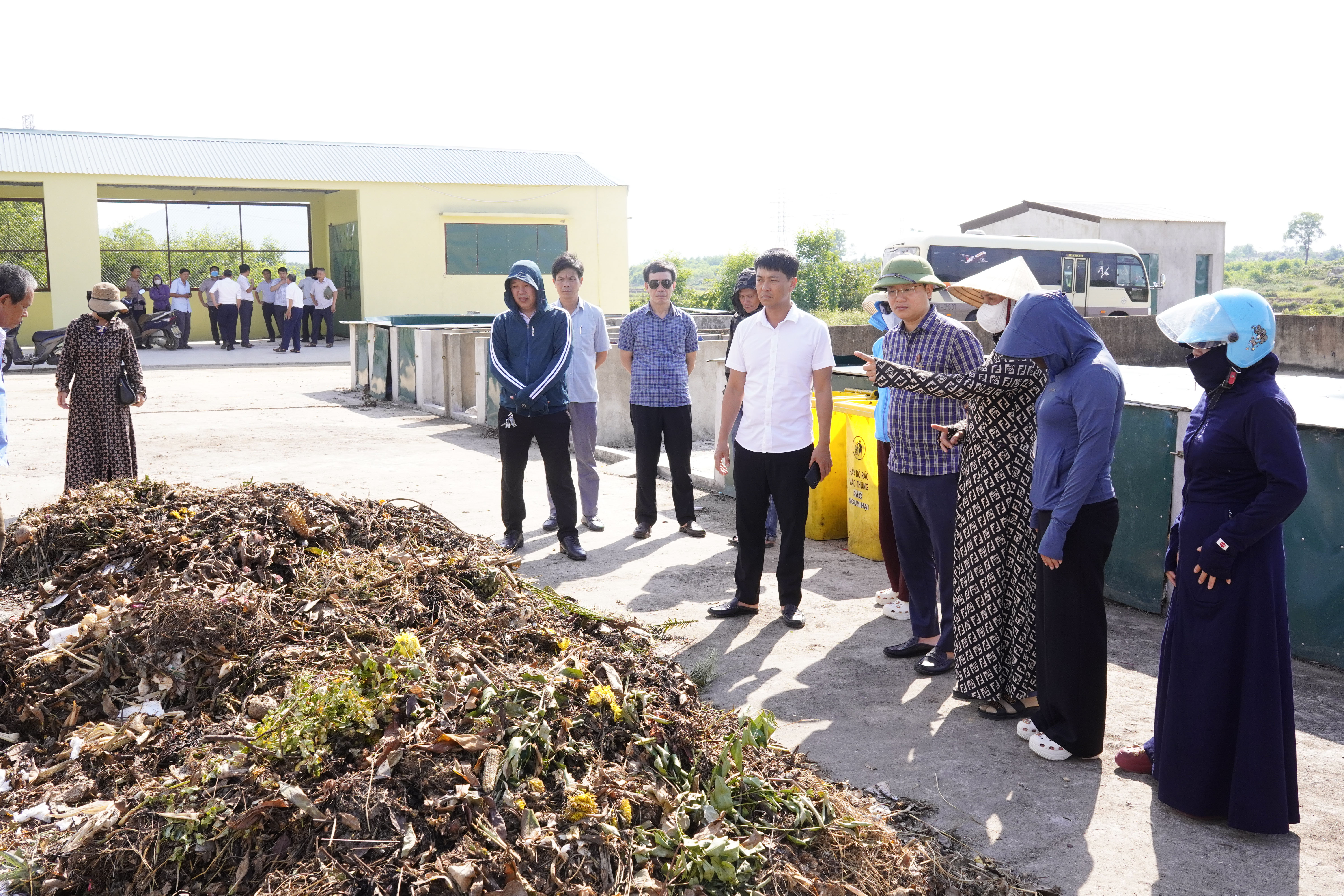 Xã Hương Sơn: Tham quan, học tập kinh nghiệm mô hình phân loại, thu gom và xử lý rác thải sinh hoạt tại xã Kỳ Xuân