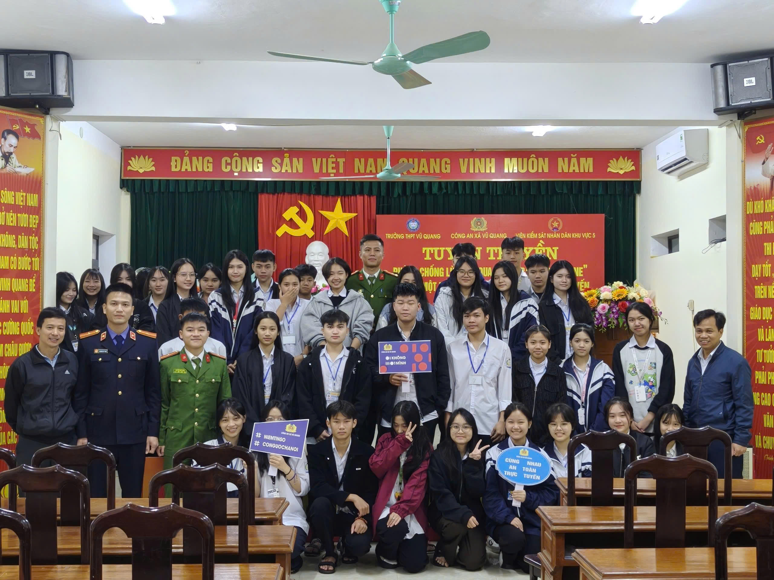 Viện KSND khu vực 5 phối hợp tuyên truyền, phổ biến kiến thức về PCLĐ qua mạng và triển khai các chiến dịch dành cho giáo viên và học sinh.