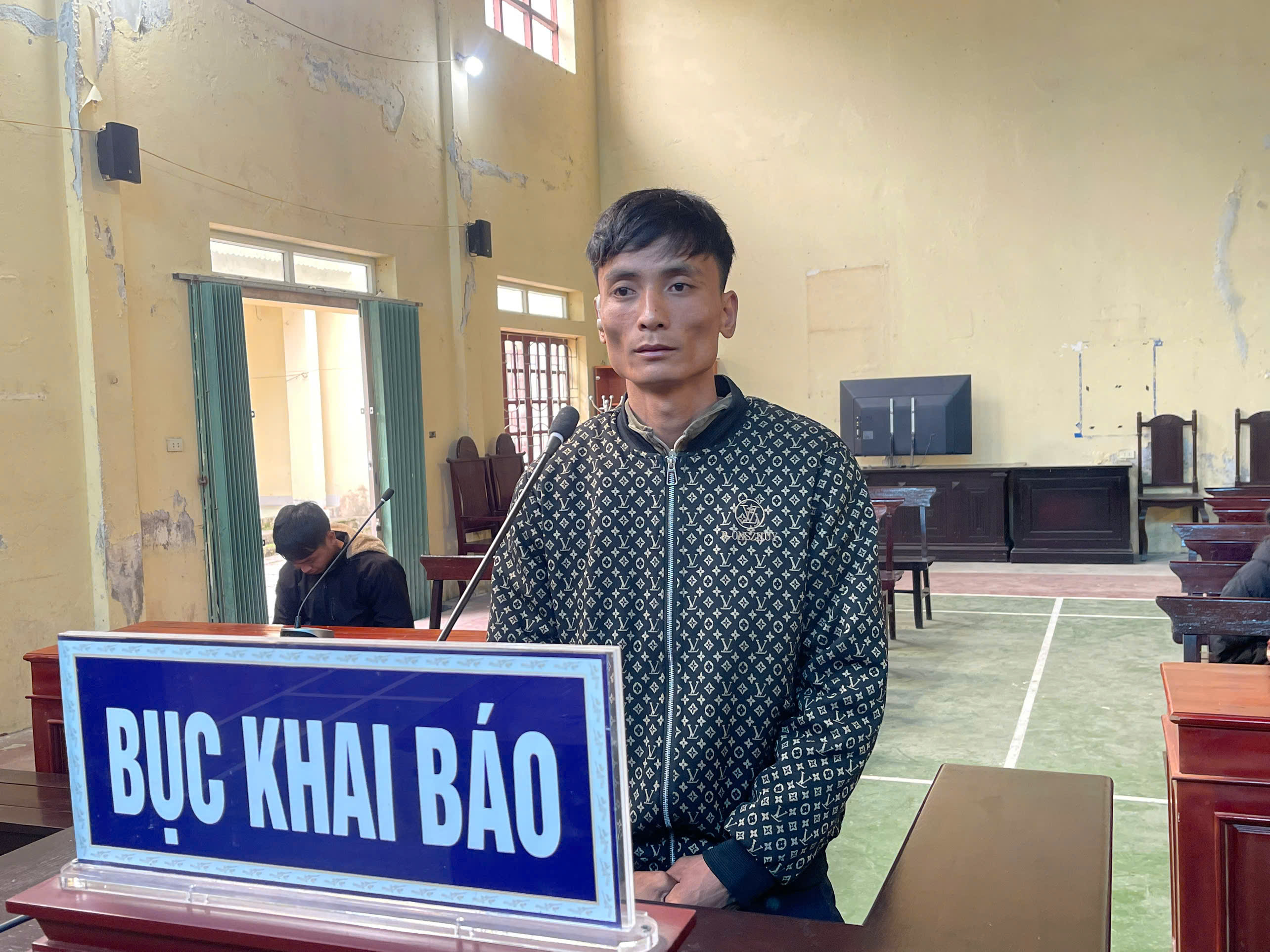 Tuyên án bị cáo có hành vi trộm cắp tài sản