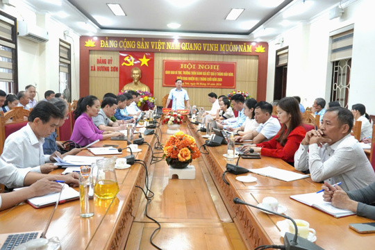 Đảng ủy xã Hương Sơn: Hội nghị giao ban Bí thư Chi bộ, Trưởng thôn đánh giá kết quả 9 tháng đầu năm 