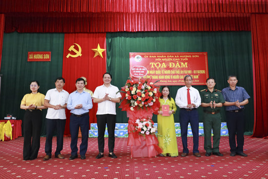 Hội NCT xã Hương Sơn tọa đàm kỷ niệm 35 năm Ngày Quốc tế Người cao tuổi 