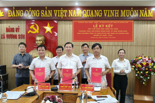 Xã Hương Sơn tổ chức Lễ ký kết quy chế phối hợp công tác giữa Thường trực Hội đồng nhân dân, Ủy ban nhân dân, Ủy ban Mặt trận Tổ quốc Việt Nam xã