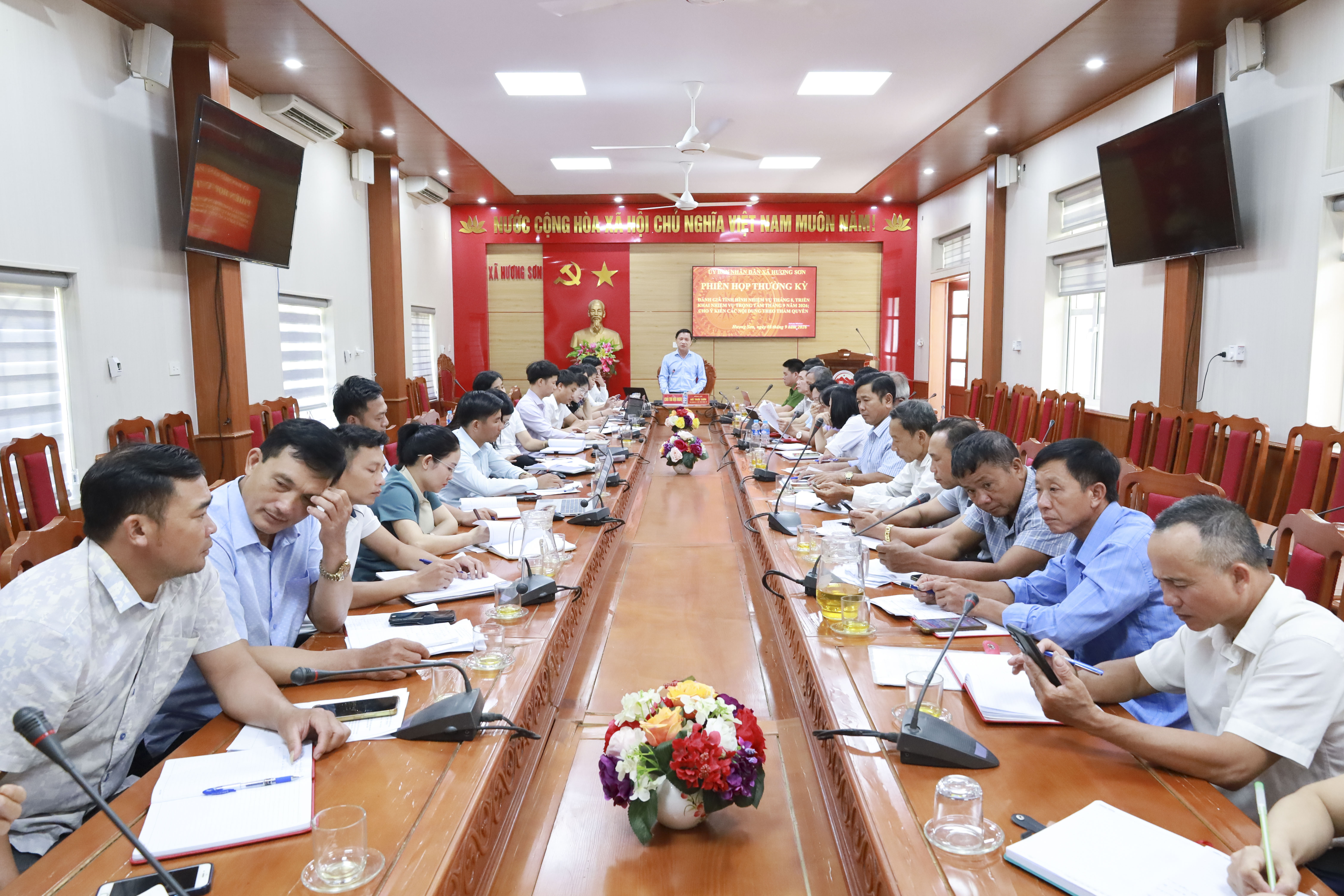 UBND xã Hương Sơn triển khai nhiệm vụ trọng tâm tháng 9