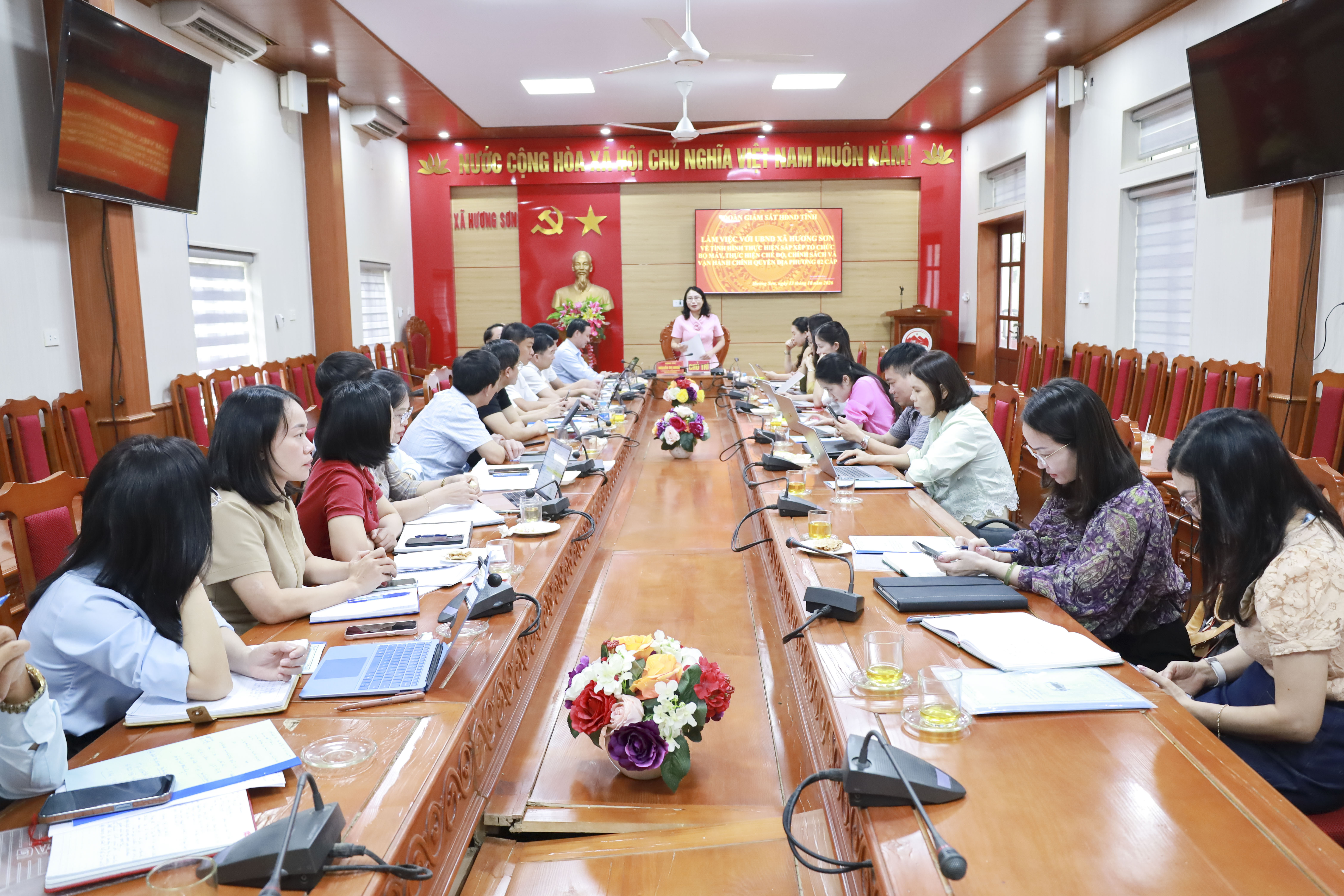 HĐND tỉnh giám sát việc sắp xếp tổ chức bộ máy, vận hành chính quyền địa phương 2 cấp tại xã Hương Sơn