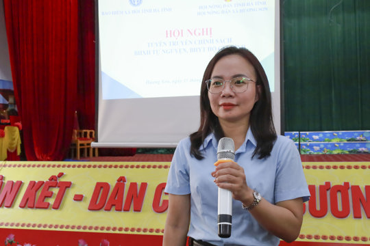 Hội Nông dân xã Hương Sơn phối hợp tuyên truyền chính sách BHYT, BHXH tự nguyện cho cán bộ, hội viên 
