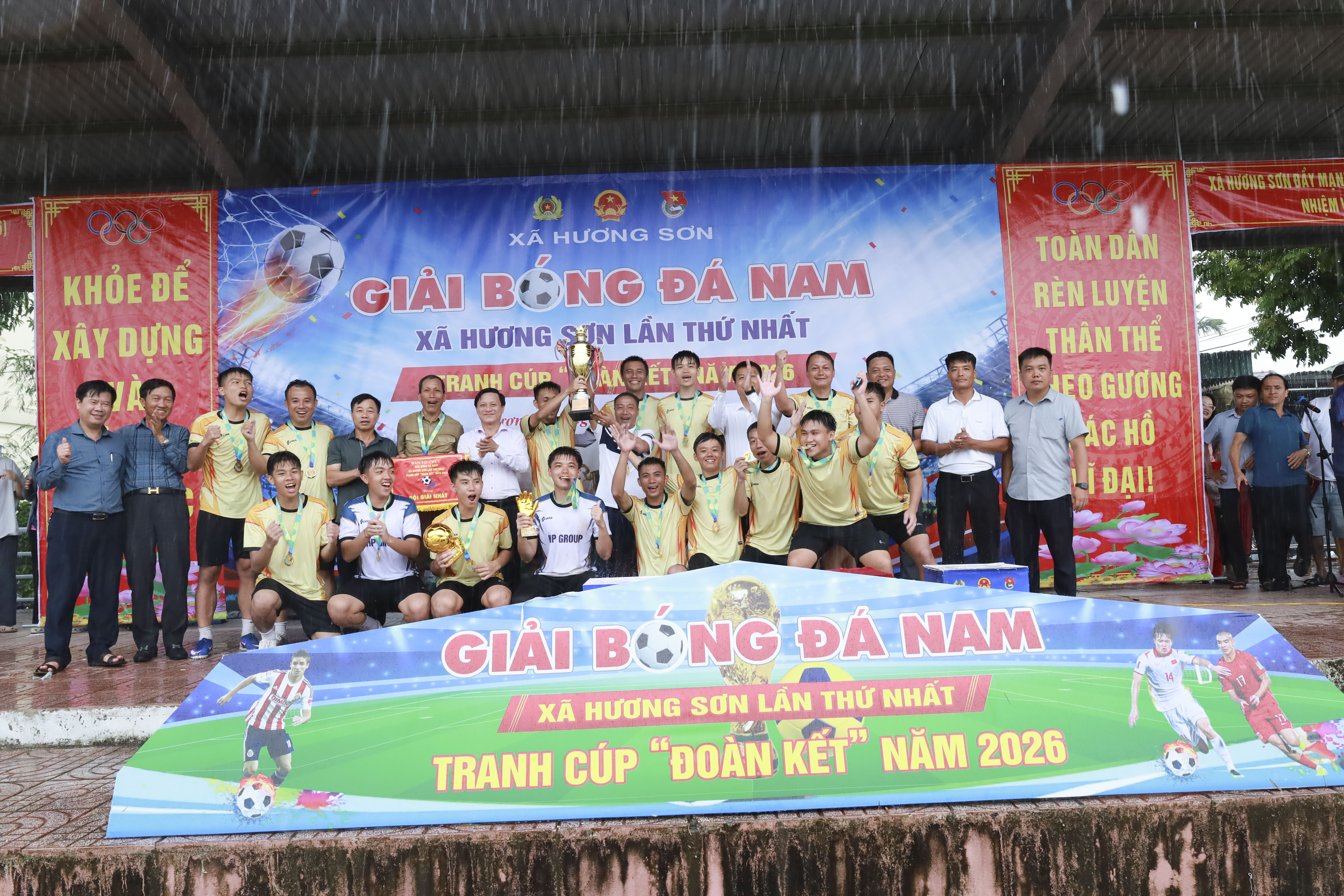 Đội bóng thôn Phố Châu lên ngôi vô địch Giải bóng đá nam 7 người xã Hương Sơn lần thứ nhất năm 2026