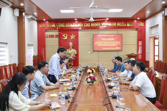 Phường Kim Long, thành phố Huế trao đổi kinh nghiệm phát triển mô hình kinh tế tại xã Hương Sơn