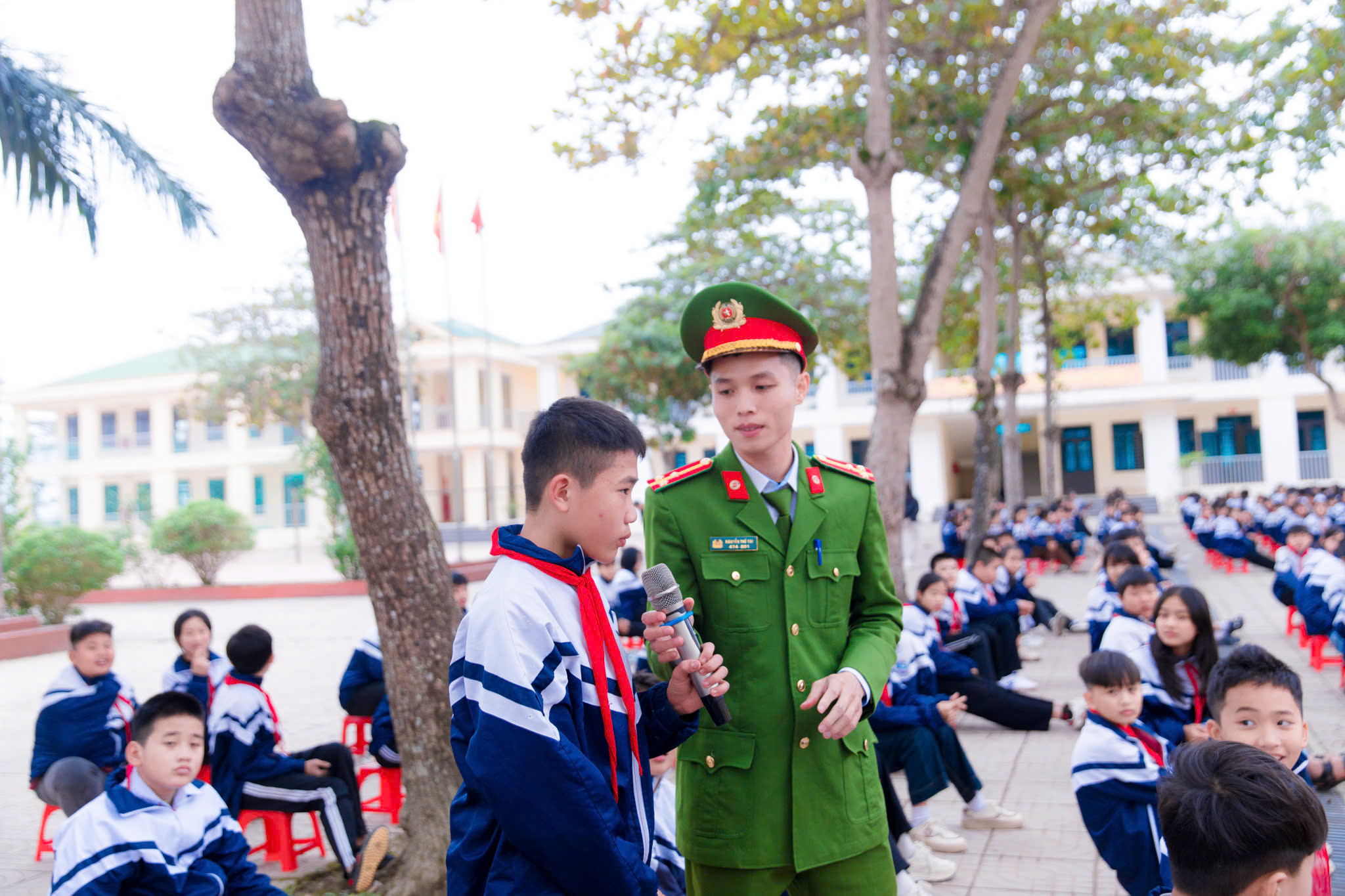 HƯƠNG SƠN: TUYÊN TRUYỀN, KÝ CAM KẾT CHẤP HÀNH PHÁP LUẬT VÀ BẢO ĐẢM AN NINH TRƯỜNG HỌC 