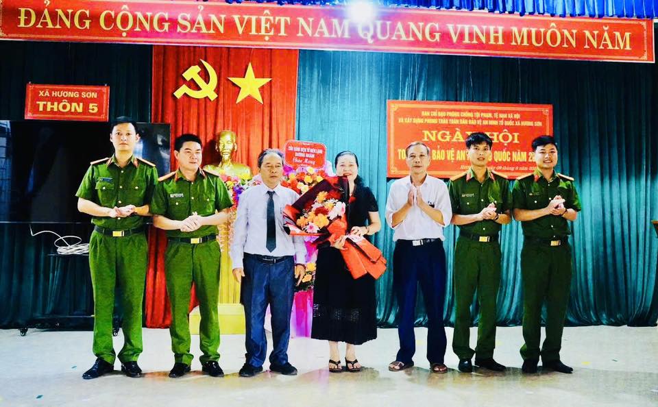 Thôn 5 xã Hương Sơn: Vui tươi ngày hội “Toàn dân bảo vệ an ninh tổ quốc” 