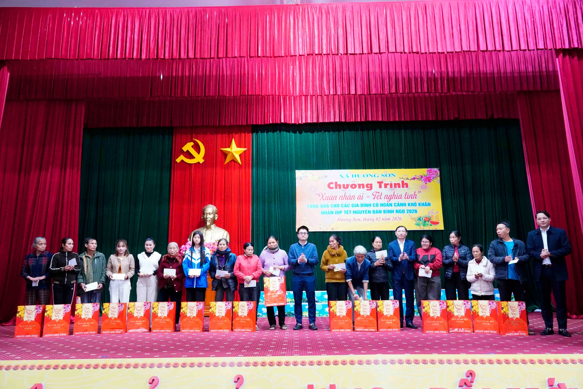 Xã Hương Sơn tổ chức Chương trình “ Xuân nhân ái – Tết nghĩa tình” 