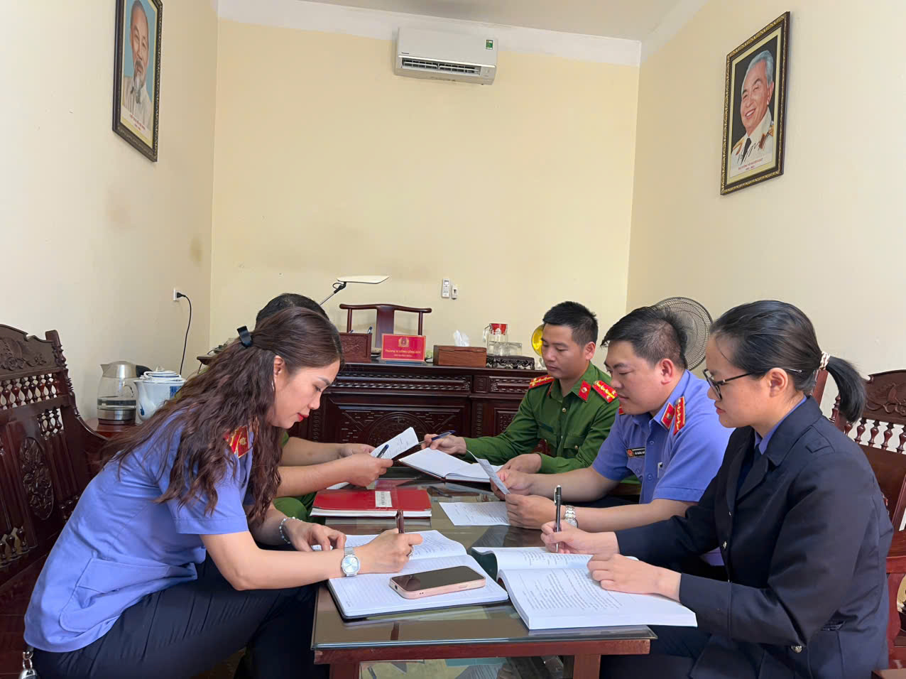 VKSND Khu vực 5 – Hà Tĩnh trực tiếp kiểm sát công tác tạm giữ, tạm giam và thi hành án phạt tù Phân trại tạm giam Hương Sơn 