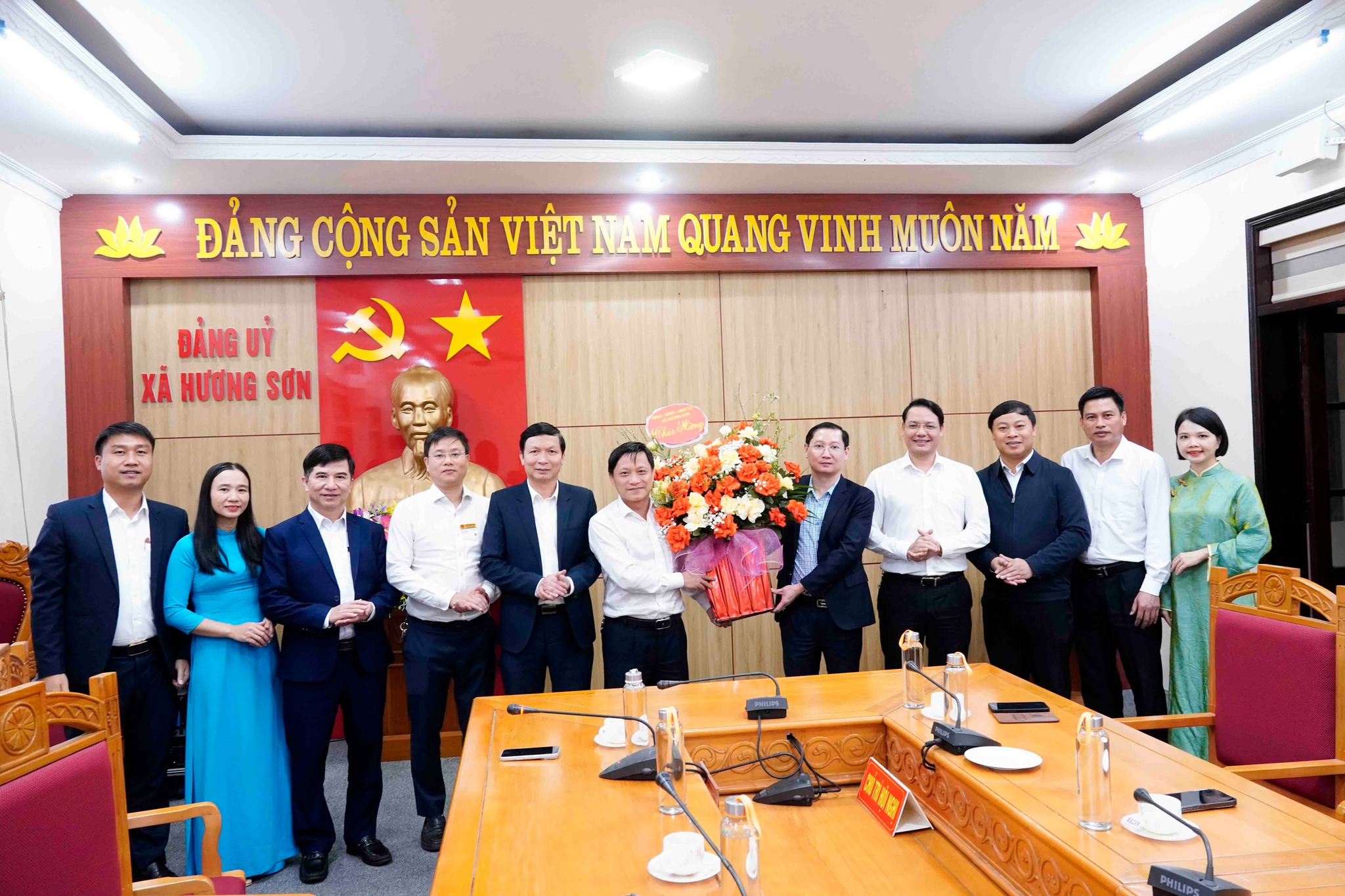 Lãnh đạo HĐND, UBND, UBMTTQ xã chúc mừng Đảng ủy nhân dịp kỷ niệm 3/2/2026