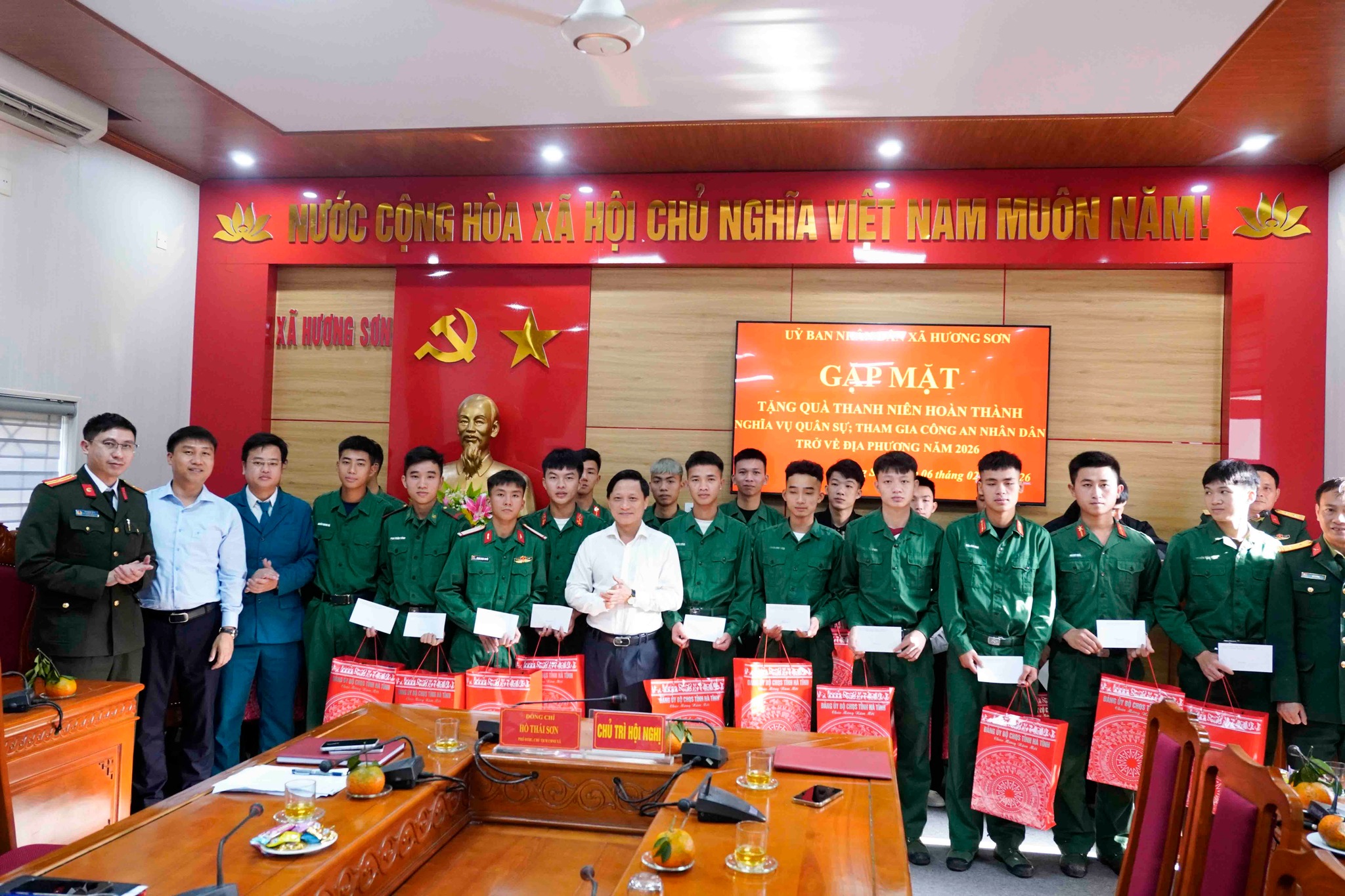 Xã Hương Sơn gặp mặt quân nhân hoàn thành nghĩa vụ Quân sự, Công an năm 2026 