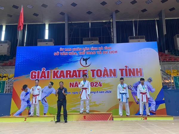 Hương Sơn đạt 2 HCV, 2HCĐ giải Karate toàn tỉnh